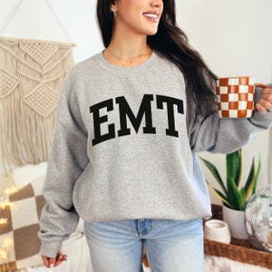 Moletom bonito para paramédicos com letras universitárias, gola redonda para técnico de emergência, camisa para paramédicos, pulôver para medicina de emergência, presente para paramédicos, moletom universitário