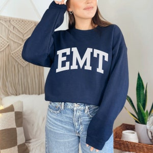 Moletom bonito para paramédicos com letras universitárias, gola redonda para técnico de emergência, camisa para paramédicos, pulôver para medicina de emergência, presente para paramédicos, moletom universitário