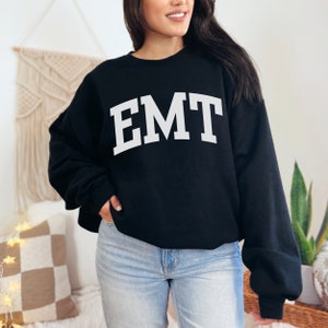 Moletom bonito para paramédicos com letras universitárias, gola redonda para técnico de emergência, camisa para paramédicos, pulôver para medicina de emergência, presente para paramédicos, moletom universitário