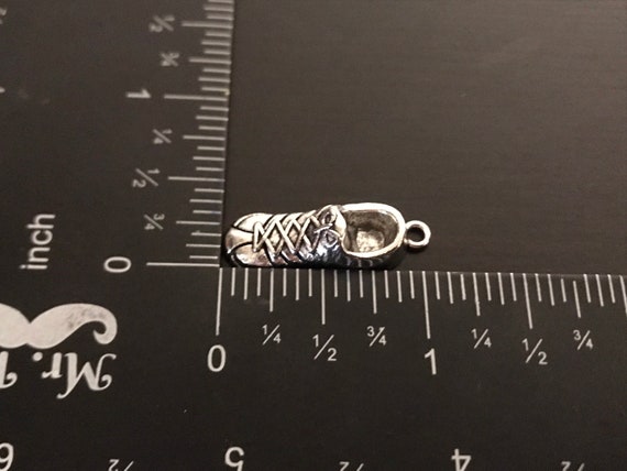 10 Ciondoli A Forma Di Scarpa In Metallo Argento Anticato - 9x24 Mm, Foro 1,7 Mm, Per Creazione Gioielli Fai-da-Te