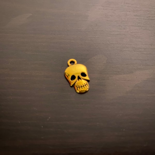 Skull Charm, Charms and Pendants, Skull Pendant, Halloween Charm, Gold Charm, Spooky Charm, Skeleton Charm, Wholesale