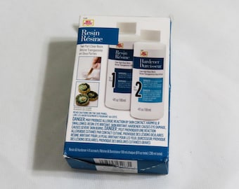 May include: Two-part clear resin and hardener kit in a blue and white box. The bottles are labeled "Resin" and "Hardener" with the number "1" and "2" on them. The box also includes the text "Resin Résine" and "Two Part Clear Resin Resine Transparente en Deux Parties".