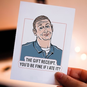 Op de afbeelding: Een witte kaart met een cartoonillustratie van een man met een lichtblauw shirt. De tekst op de kaart luidt "THE GIFT RECEIPT. YOU'D BE FINE IF I ATE IT?"