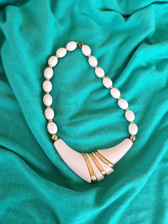 Vintage Trifari 1980s White and Gold Bib Necklace