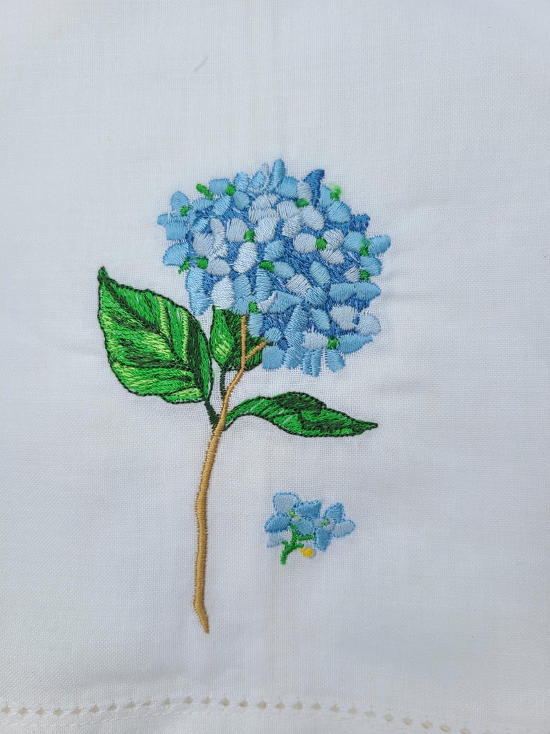 Williamsburg Hydrangea Guest Towels
