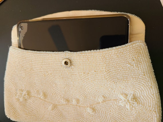 Vintage White Clutch with pearlescent glass beads… - image 8