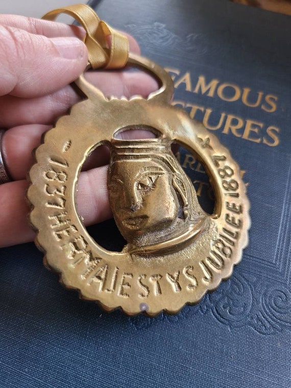 Antique Queen Victoria Horse Brass - "1837 Her Ma… - image 4