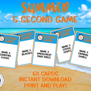 Puede incluir: Un juego de 63 cartas imprimibles con temática de verano para el juego de 5 segundos. Las cartas son azules y naranjas con un icono de temporizador y texto que dice "Nombra 3..." seguido de un tema relacionado con el verano, como "alimentos para la fogata", "playas", "paseos en el parque de atracciones", "frutas cítricas" y "juegos de carnaval".