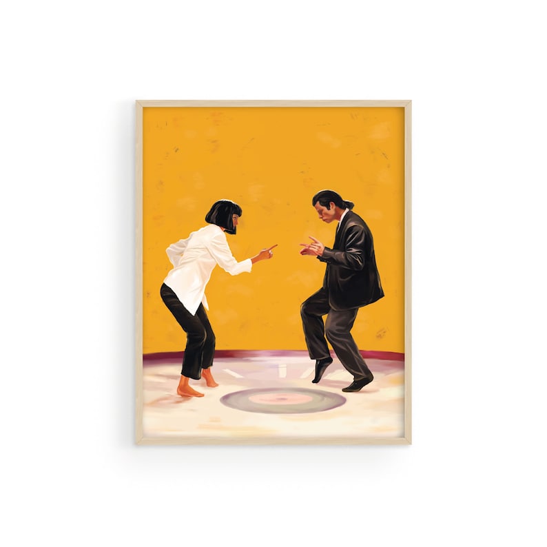 Puede incluir: Una ilustraci&oacute;n digital de un hombre y una mujer bailando sobre un fondo amarillo. El hombre lleva un traje negro y la mujer lleva una camisa blanca y pantalones negros. Ambos bailan en c&iacute;rculo.