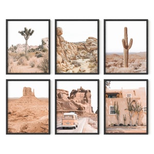 Pu&ograve; includere: Set di sei stampe incorniciate di paesaggi desertici che presentano una variet&agrave; di scene, tra cui un cactus, una strada nel deserto con un furgone vintage e una formazione rocciosa.