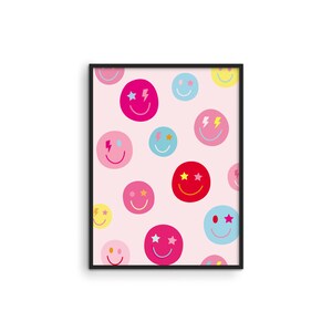 Póster de cara sonriente de Haus and Hues: arte mural preppy, pósteres rosas para habitaciones, pósteres estéticos para adolescentes, pinturas preppy.