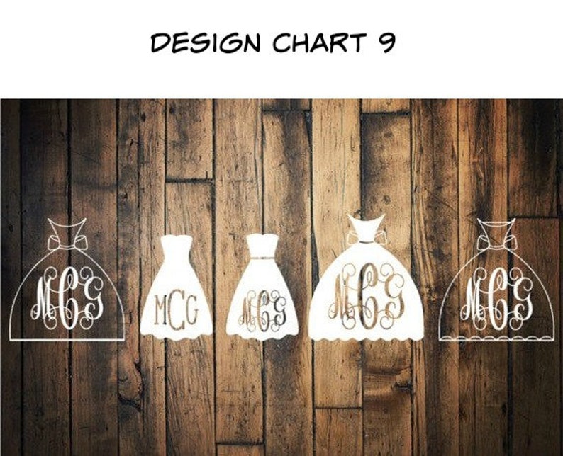 Puede incluir: Tabla de dise&ntilde;o que muestra cinco estilos diferentes de siluetas de vestidos de novia con monogramas. La tabla est&aacute; sobre un fondo de madera.