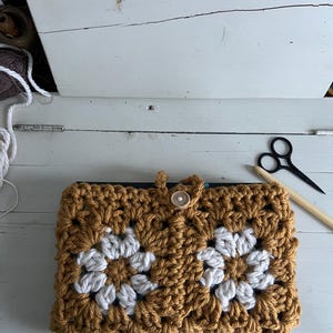 Daisy Crochet Book Cover Tutorial PDF, Crochet Book Sleeve Guide, Kindle Cover Tutorial, Digital Download image 10