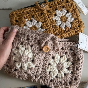 Daisy Crochet Book Cover Tutorial PDF, Crochet Book Sleeve Guide, Kindle Cover Tutorial, Digital Download image 4