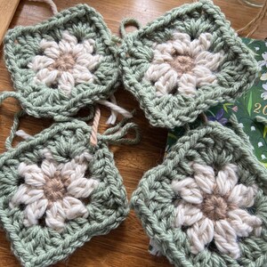 Daisy Crochet Book Cover Tutorial PDF, Crochet Book Sleeve Guide, Kindle Cover Tutorial, Digital Download image 9