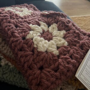 Daisy Crochet Book Cover Tutorial PDF, Crochet Book Sleeve Guide, Kindle Cover Tutorial, Digital Download image 7