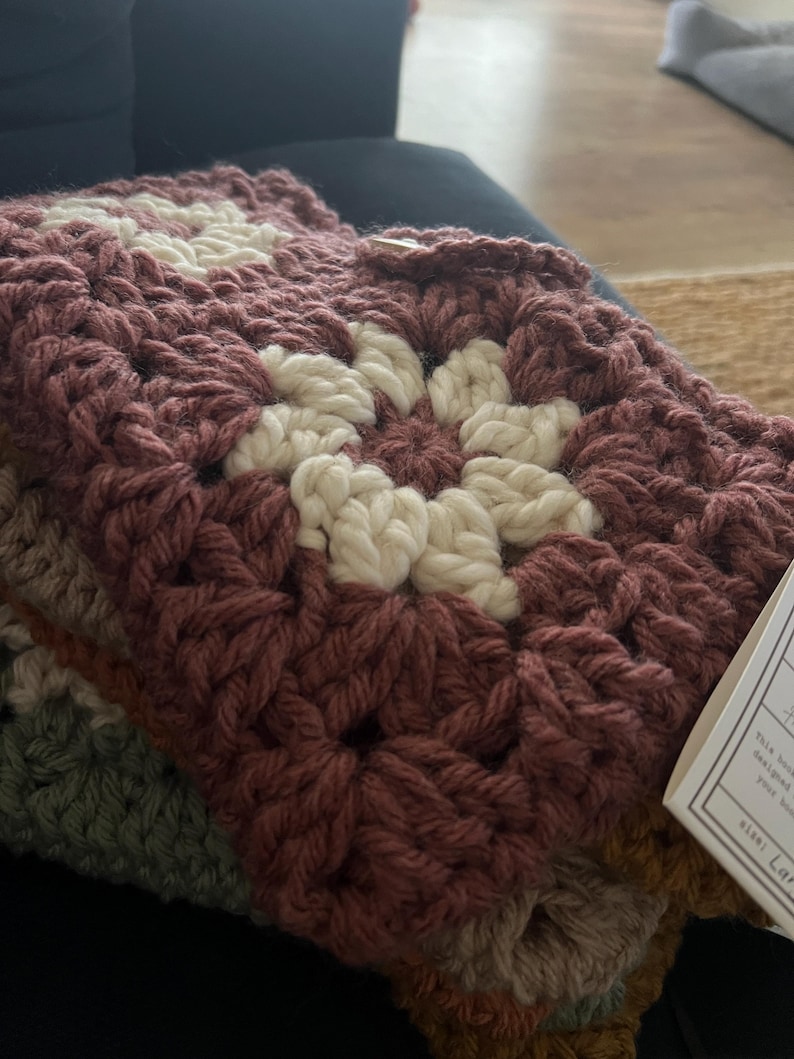 Daisy Crochet Book Cover Tutorial PDF, Crochet Book Sleeve Guide, Kindle Cover Tutorial, Digital Download image 7