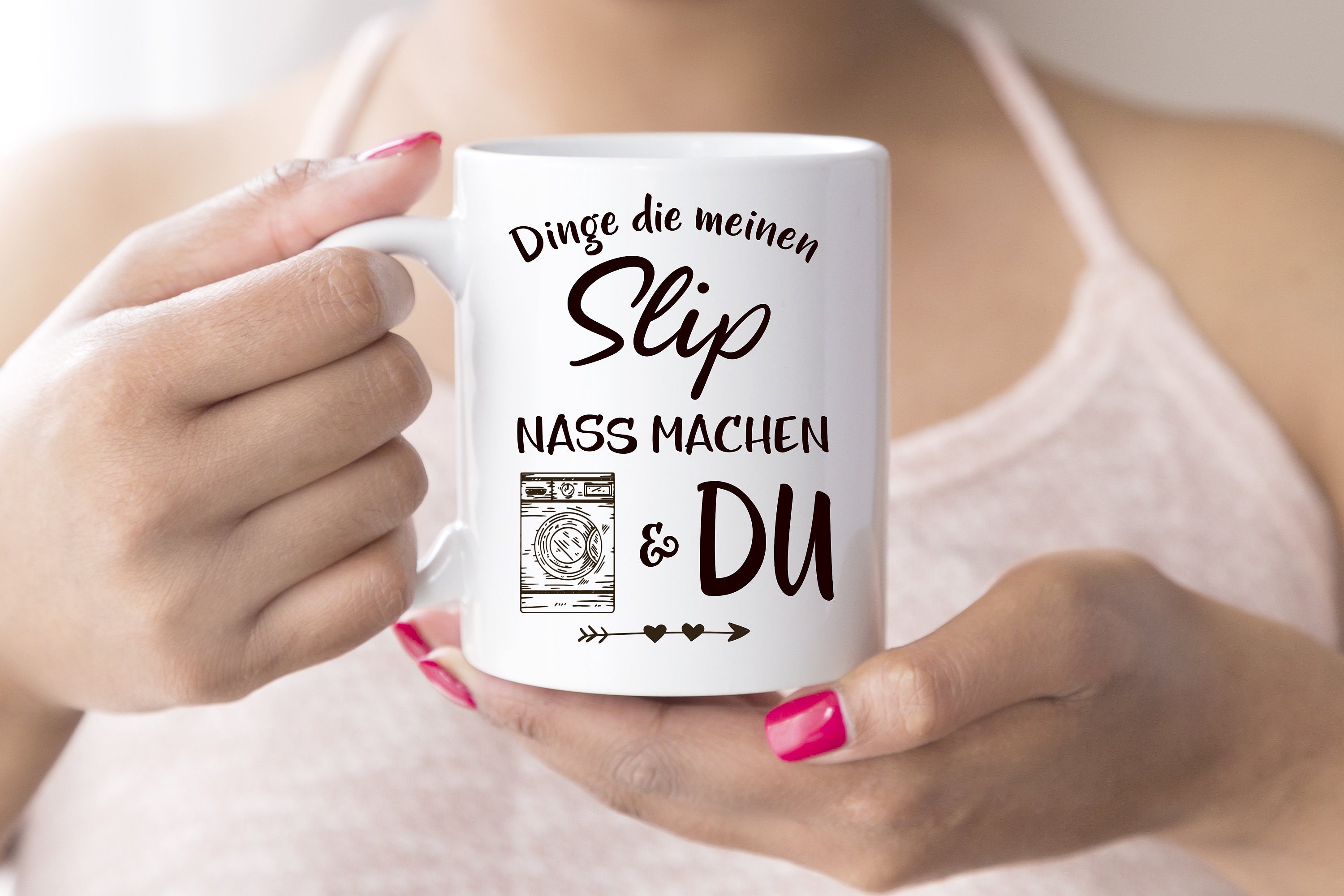 Lustige Tasse Als Geschenk – „Zwei Dinge Die Meinen Slip Nass Machen“ Für Ihn