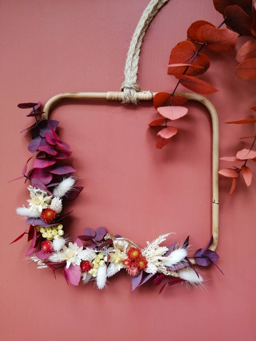 Couronne en Rotin de Fleurs Séchées et Stabilisées avec Dinosaure