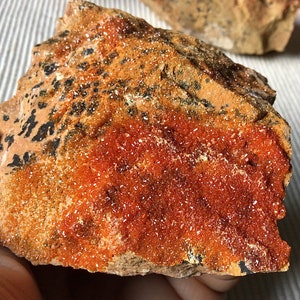 Cristalli di vanadinite da 321 g su campione di matrice 3C