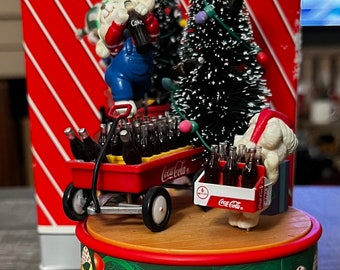 Coca-Cola ENESCO クリスマス オーナメント Vintage Enesco Coca Cola Coke Mini Action Musical Christmas Tree