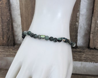 Emerald Beaded Stretch Bracelet. Emerald Bracelet. Gemstone Bracelet. Beaded Gemstone Stretch Bracelet. Emerald Gemstone Bracelet.