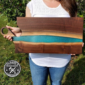 Charcuterie Board Curved Handle, Charcuterie Boards with Epoxy, Charcuterie Board Personalized, Charcuterie Board Live Edge, Cheese Board