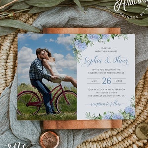 Modello modificabile per invito fotografico per matrimonio con ortensia blu dipinta a mano, set di inviti stampabili Cottagecore Greenery Country Download 019