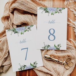 Plantilla imprimible del número de la mesa de la boda de la hortensia azul polvorienta, boda del jardín del granero del campo, tarjeta de la mesa nupcial Boho 4x6 5x7, descarga de bricolaje 019