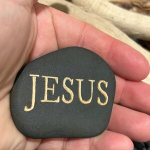 REVELATION- Alpha und Omega / Jesus 2-seitiger gravierter Stein (1 Stein)