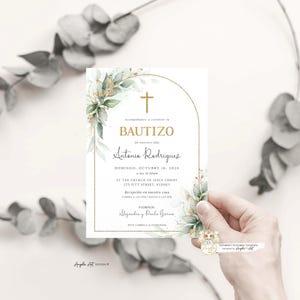 K&ouml;nnte beinhalten: Eine gr&uuml;ne und goldene Taufeinladung mit einem Kreuz und einem floralen Design. Die Einladung lautet "Bautizo" und "Antonio Rodrigues". Das Datum ist der 18. Oktober 2026. Der Ort ist The Church of Jesus Christ, 275 Pitt Street, Sydney.