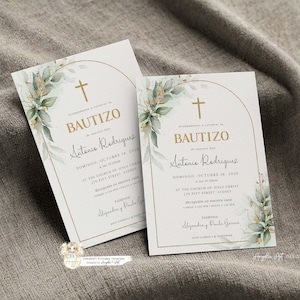 K&ouml;nnte beinhalten: Zwei wei&szlig;e Karten mit goldenen Verzierungen und gr&uuml;nen Blumenmustern. Die Karten sind f&uuml;r eine Taufe und enthalten den Text "BAUTIZO" und "Antonio Rodriques".