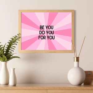 Décoration murale Soyez vous-même | Téléchargez maintenant, impression numérique DIY | Soyez gentil avec vous-même sur | Chambre d&#39;ado avec des rayons roses, oeuvre d&#39;art dans la salle de classe