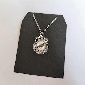 Collier corbeau bombé en verre de style gothique victorien, longueur au choix