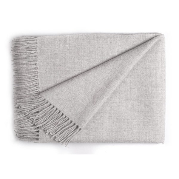 Light grey blanket exclusive in baby alpaca, very soft and warm, a unique quality, the perfect gift for the home at an affordable price!