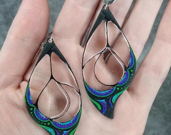 Pendientes de alas de mariposa de cuento de hadas. Refinado, elegante y con mucho efecto. De resina epoxi y arcilla polimérica. Pendientes románticos para regalo.