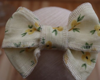 yellow floral Gauze Bow, Summer Bows,Baby Gauze Cotton, Yellow floral Girls Bow, Yellow floral gauze Baby bow, Frillyilli,natural surged bow