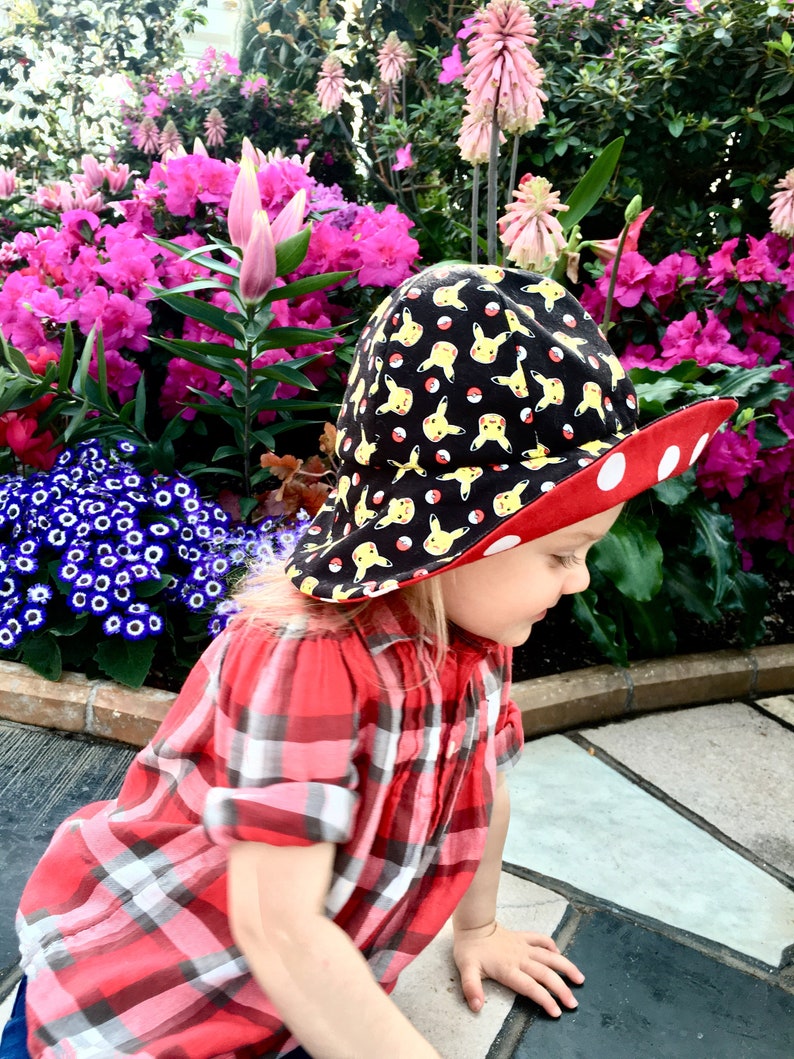 Children/'s Reversible Sun Hat Made From Pikachu Pokemon Fabric
