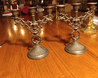 Coppia di candelieri in ottone vintage, stile Mid-Century Retro, altare antico Deco