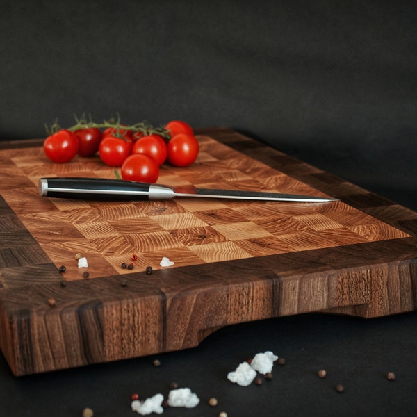 Personalisierte Stirnholz Schneidebrett, Walnuss und Kirsch Butcher Block Schneidebrett mit Juice Groove