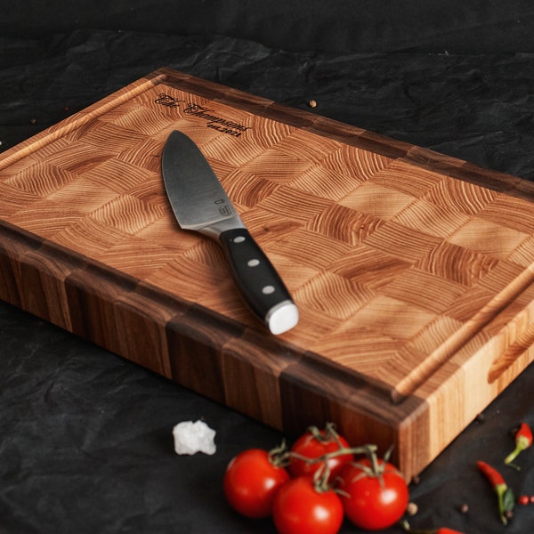 Personalisierte Walnuss & Kirsch Stirnholz Schneidebrett: Butcher Block mit Juice Groove
