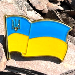 Ukrainian Flag & Trident Pin – Gold-Toned Enamel Lapel Jewelry | Tryzub Symbol Gift | Solidarity with Ukraine Accessory