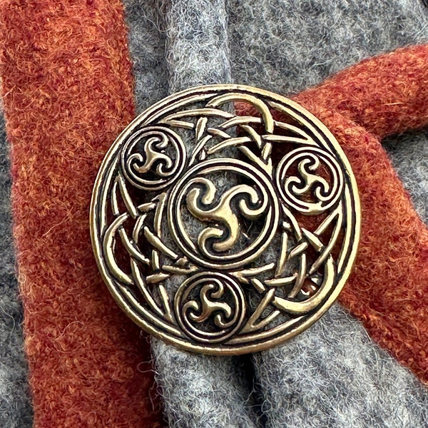 Early Middle Ages Celtic jewelry, Iro-Celtic brooch, reenactment, Larp, Middle Ages