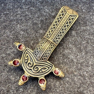Medieval jewelry, Frankish bow brooch of the Merovingians, Early Middle Ages, reenactment