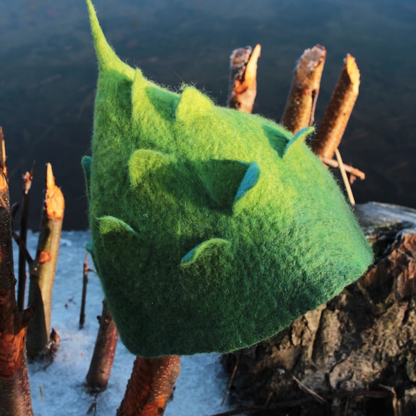 pixie green handfelted nature lover hat - chapeau de cone - Zapfen sauna Deckel - wald Kopfbedeckung - forest extravaganza