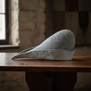 Gray bycocket with decorated brim, medieval felt hat - sturdy and durable shape medieval hat - robin hood hat - handfelted - natural wool