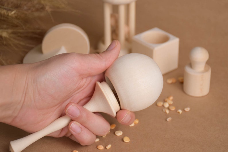 Wooden Montessori Baby Gift Toys Set, Interlocking Discs, Wooden Montessori Rattle, Rolling Ball Cylinder Toy, Palmar Grasp Cylinder Block afbeelding 4