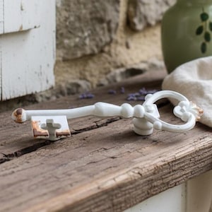Brocante Furniture Knob Key White, Shabby Chic Drawer Handle, Iron, Country Style, Brocante, Clayre & Eef, 12×4×6 cm