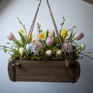 Vecchio stampo in mattoni realizzato in legno di recupero con corde per appenderlo, mensola sospesa in stile shabby chic