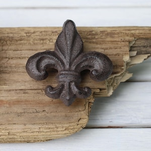 Tirador de cajón de hierro fundido marrón - pomo de mueble con flor de lis francesa, estilo shabby chic y rústico.